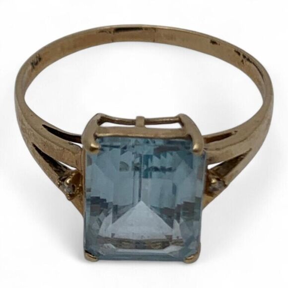 10k Gold & Blue (Emerald Cut) Aquamarine & Diamond Accent Ring Size 7-1/2 - Picture 4 of 7